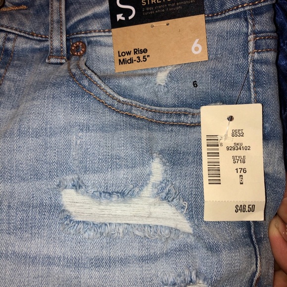 Aeropostale shorts low rise - Picture 2 of 5